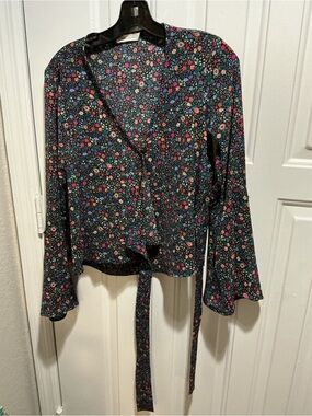 Chloe & Katie Black Floral Tie-Front Blouse
